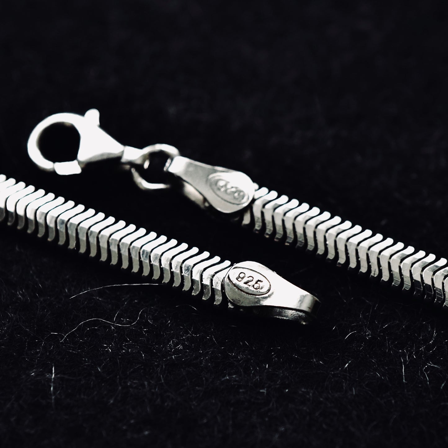 Silbernes Fischgräten-Kettenarmband – 4 mm massives Sterlingsilber 925, gestempelt, klassische Herrenschmuckkollektion, türkisches Meisterwerk