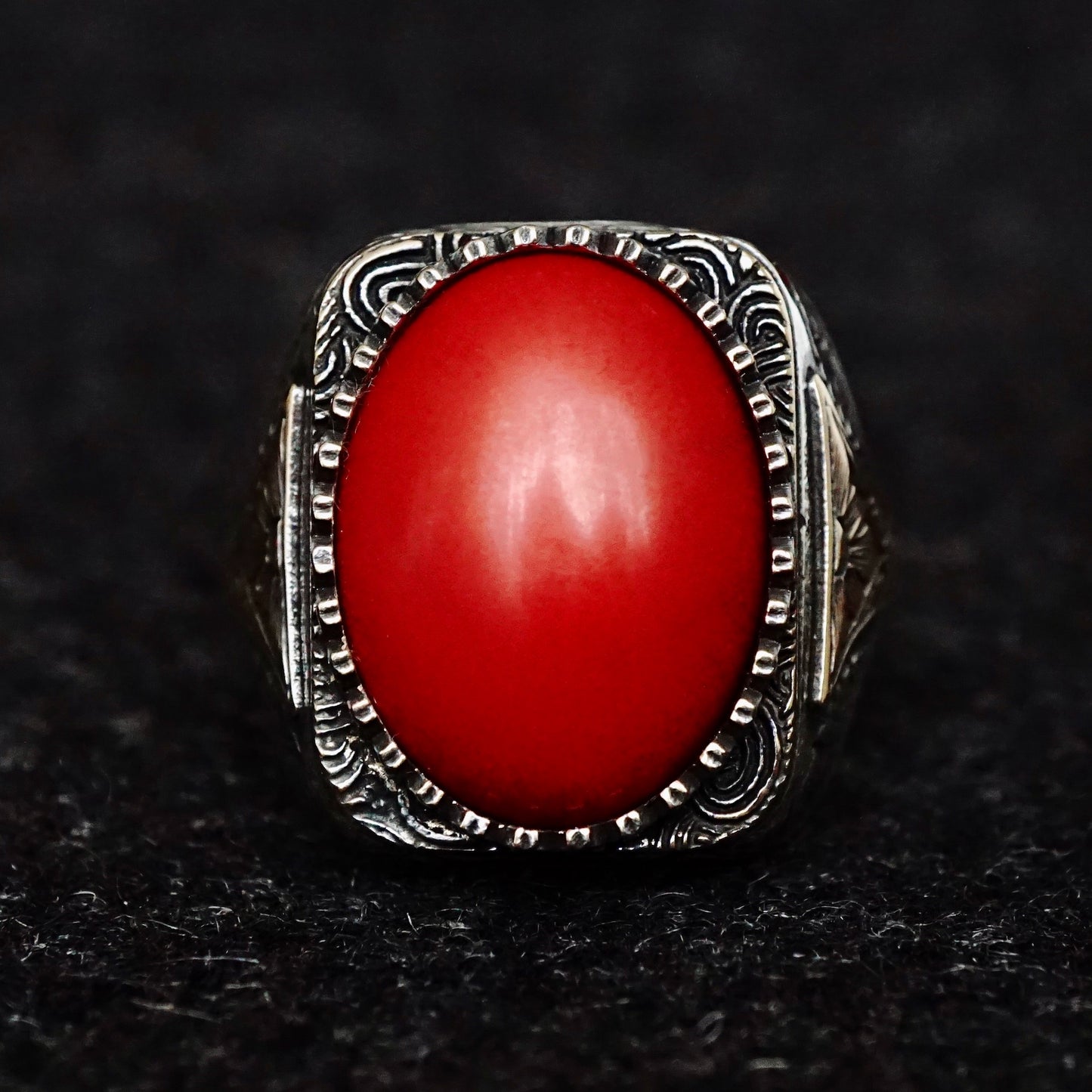 Anillo de coral rojo auténtico para hombre: plata de ley 925, elegante y artesanal.