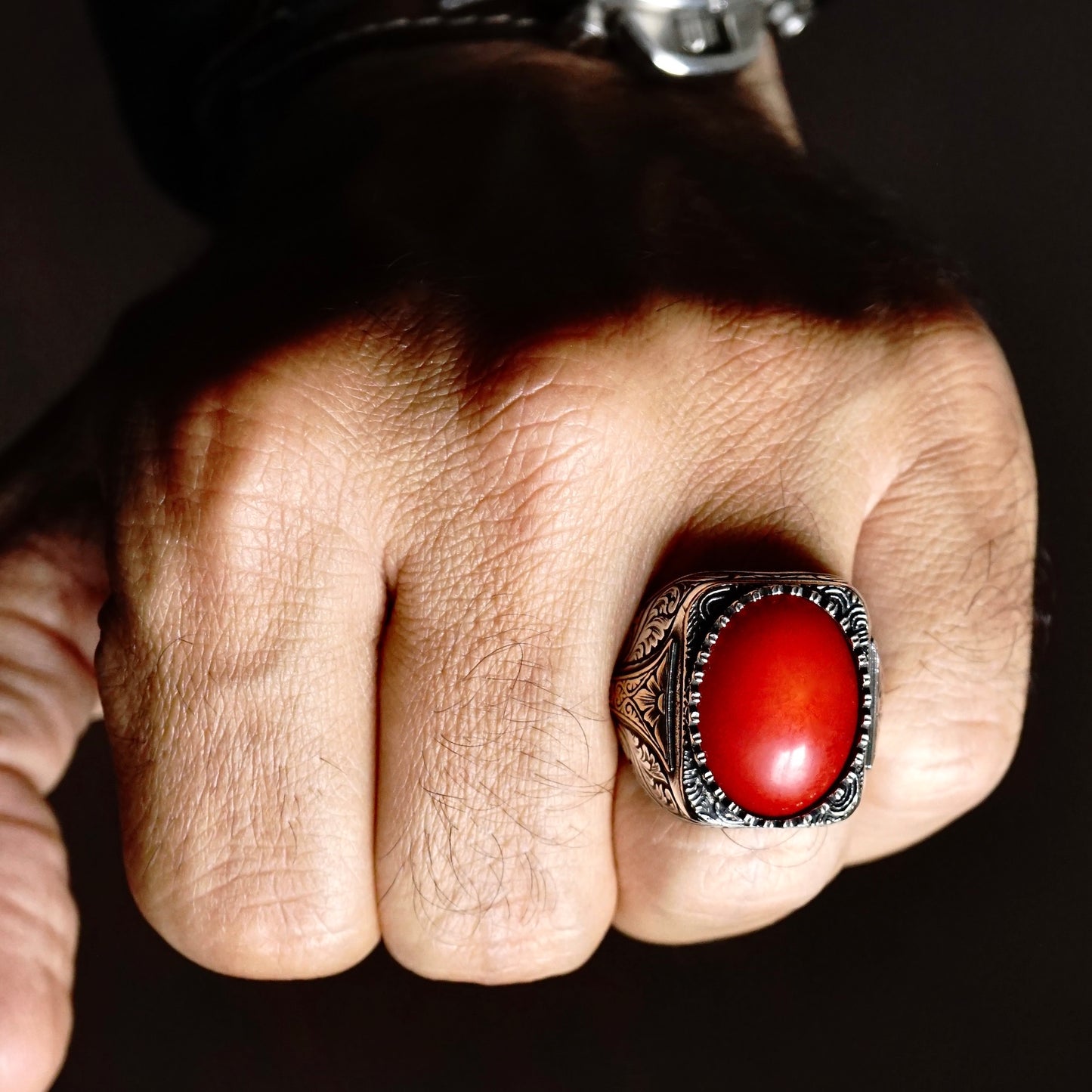 Anillo de coral rojo auténtico para hombre: plata de ley 925, elegante y artesanal.
