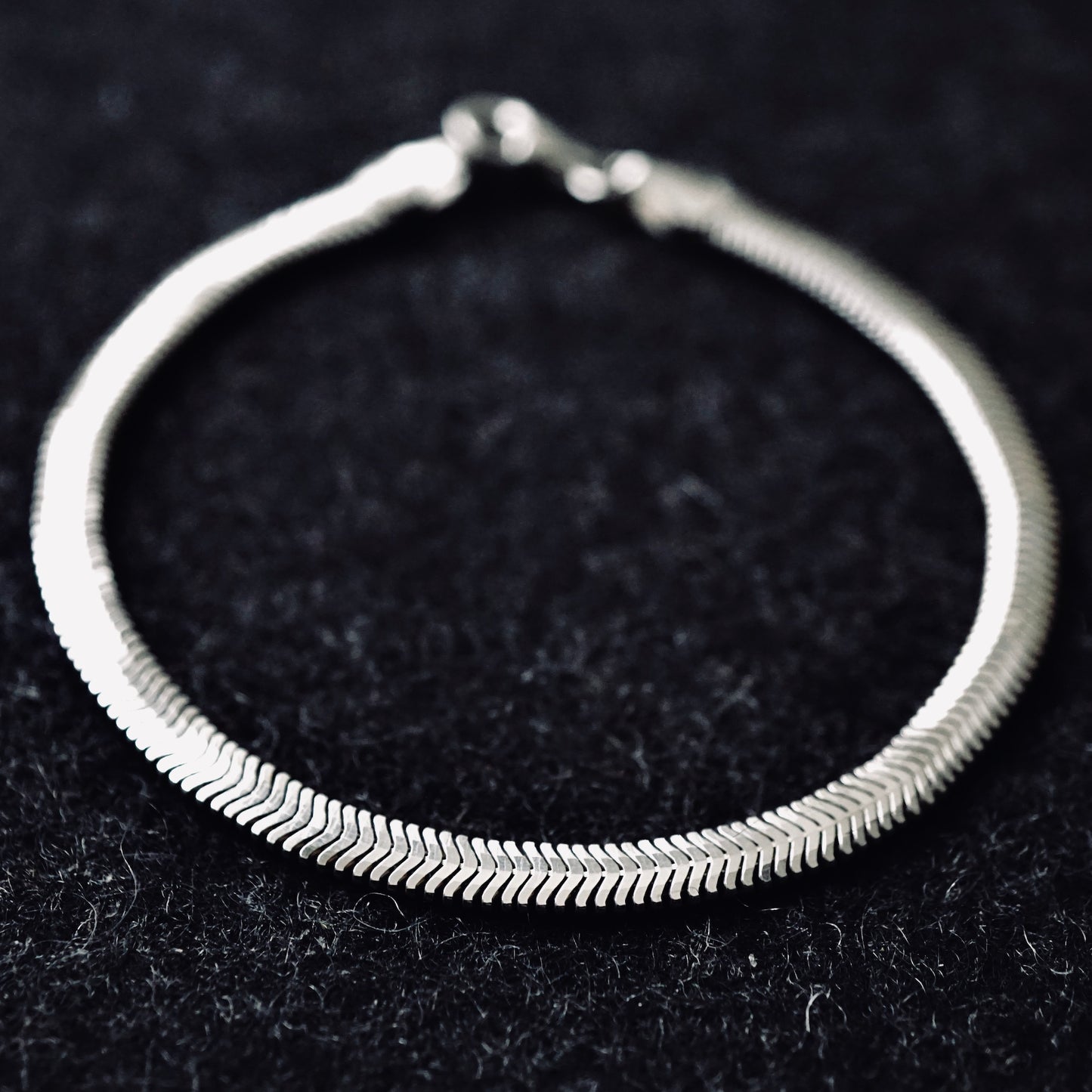 Silbernes Fischgräten-Kettenarmband – 4 mm massives Sterlingsilber 925, gestempelt, klassische Herrenschmuckkollektion, türkisches Meisterwerk