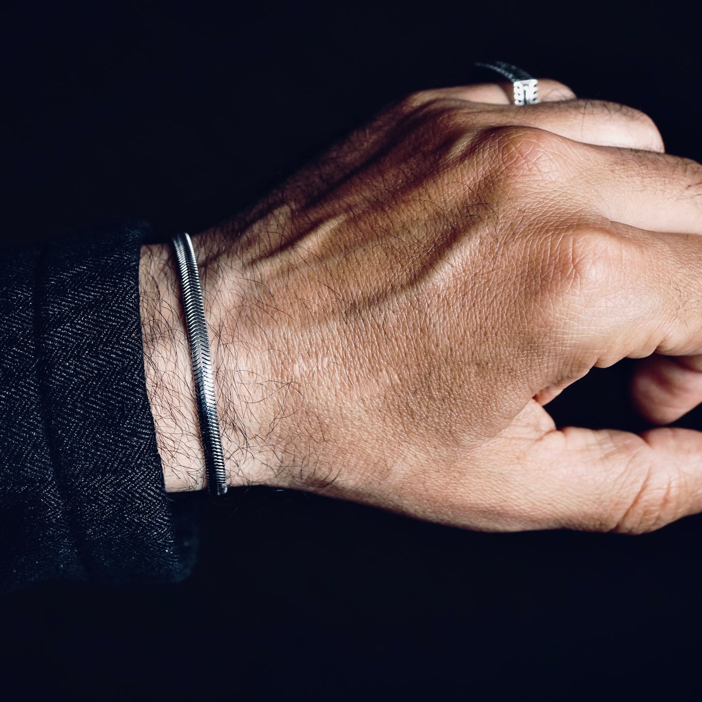 Silbernes Fischgräten-Kettenarmband – 4 mm massives Sterlingsilber 925, gestempelt, klassische Herrenschmuckkollektion, türkisches Meisterwerk
